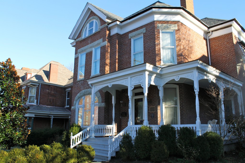 IMG 1645 1024x681 - Strolling in the Neighborhood