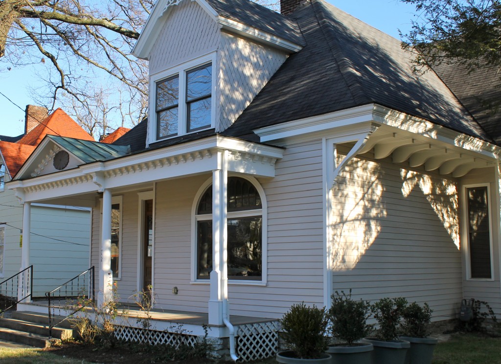 IMG 1650 1024x744 - Strolling in the Neighborhood