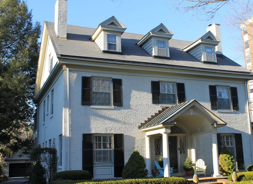 IMG 1653 1024x745 - Strolling in the Neighborhood