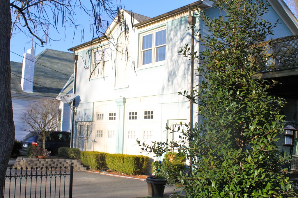 IMG 1660 1024x681 - Strolling in the Neighborhood