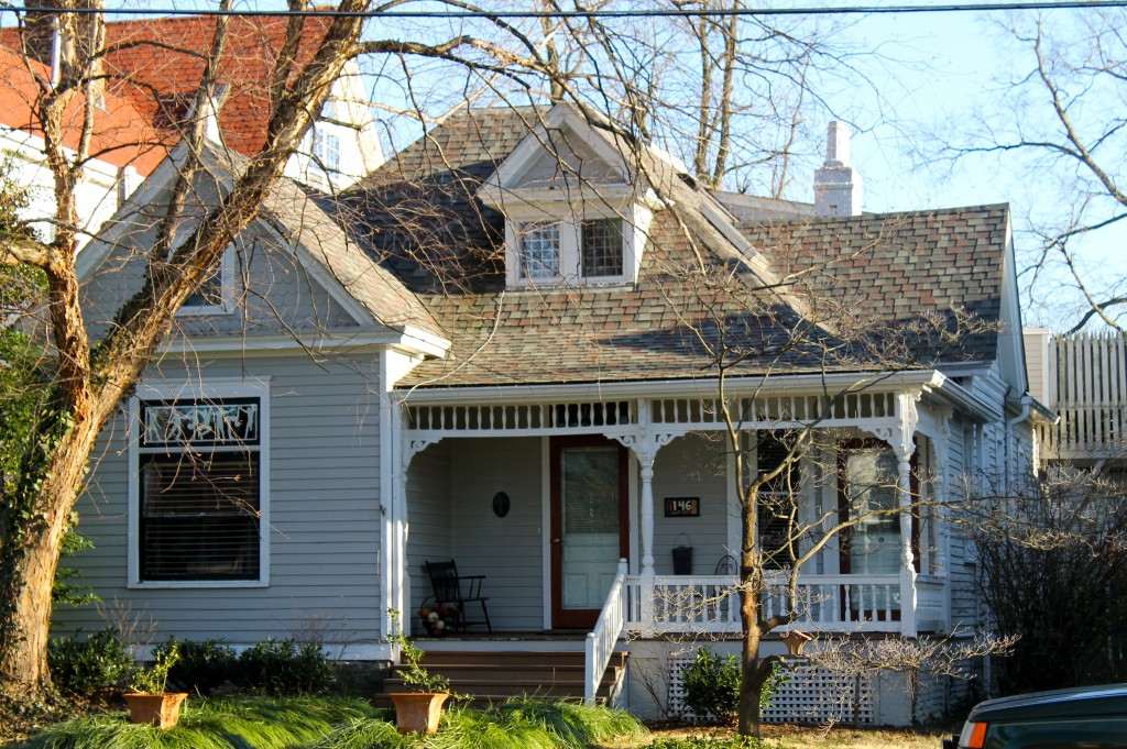 IMG 1663 1024x681 - Strolling in the Neighborhood