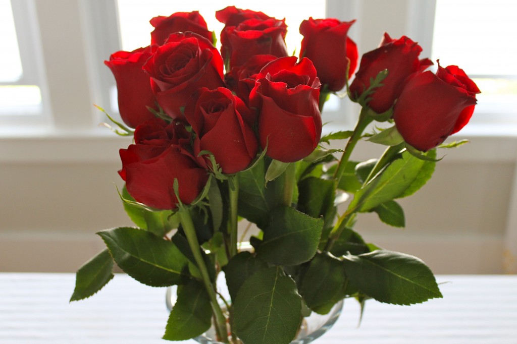 Derby red roses 1024x682 - How To Host A Derby Party