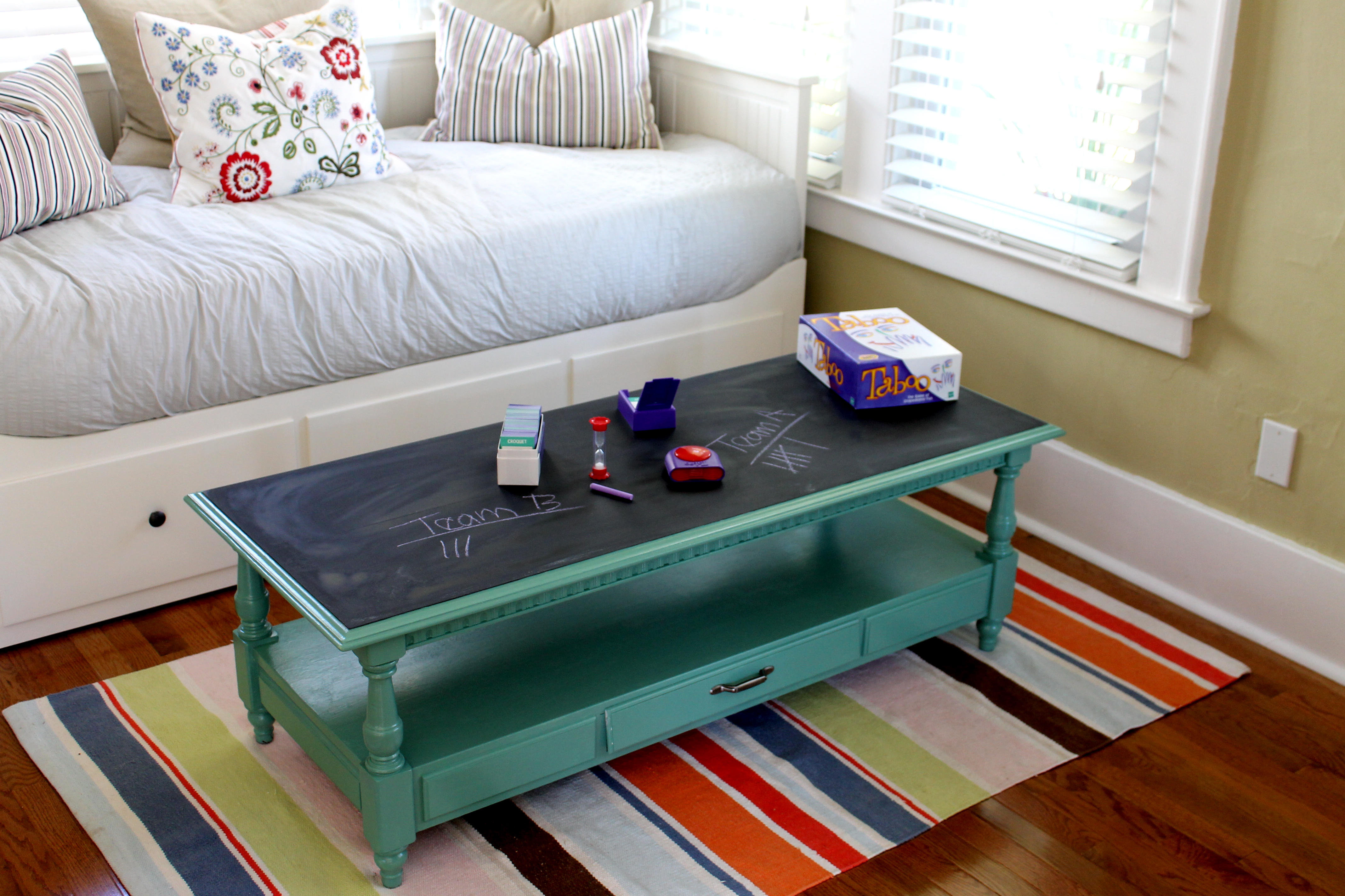 Coffee table with game - How to Decorate a Blank Wall