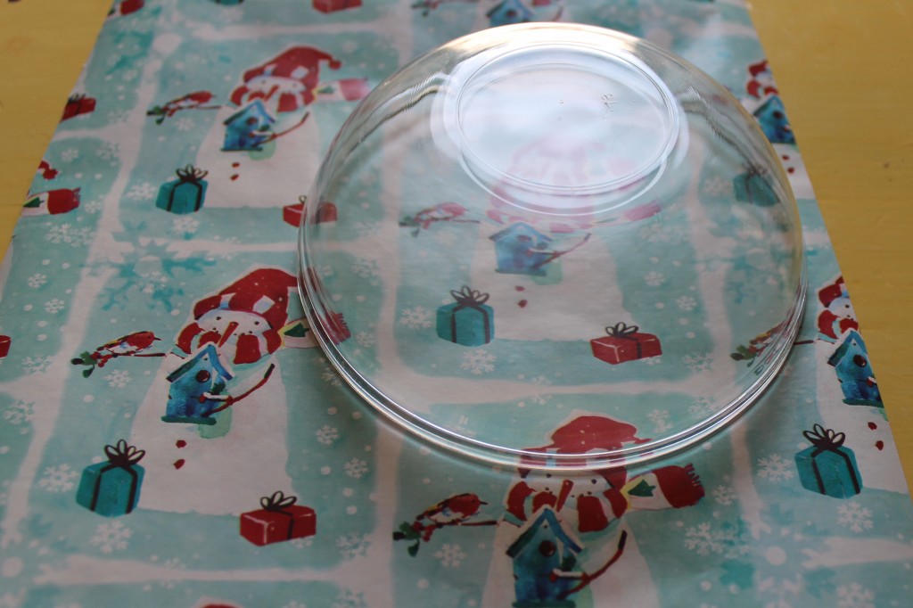 Paper bowl 1024x682 - DIY Christmas Chargers