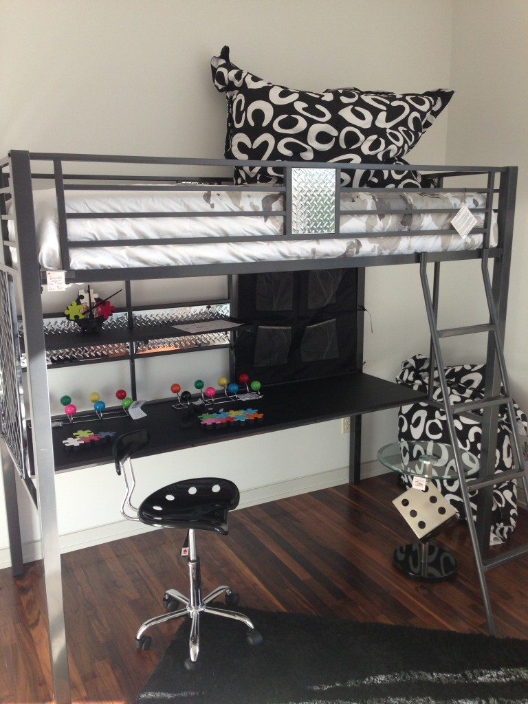 kids room bunk beds e1378732724996 768x1024 - Parade of Homes