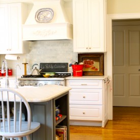 View of kitchen stove - The 2 Seasons