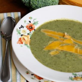 Broccoli Cheddar soup - The 2 Seasons