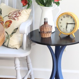 Kitchen accent table - The 2 Seasons