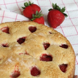 This strawberry cake is an easy summertime dessert. - The 2 Seasons