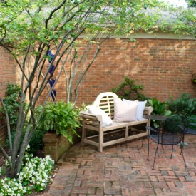 Courtyard in summer - The 2 Seasons