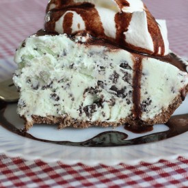 No Bake Mint Chocolate Ice Cream Pie - The 2 Seasons