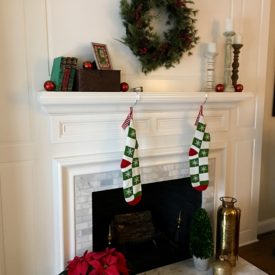 Christmas mantel Christmas mantel - The 2 Seasons